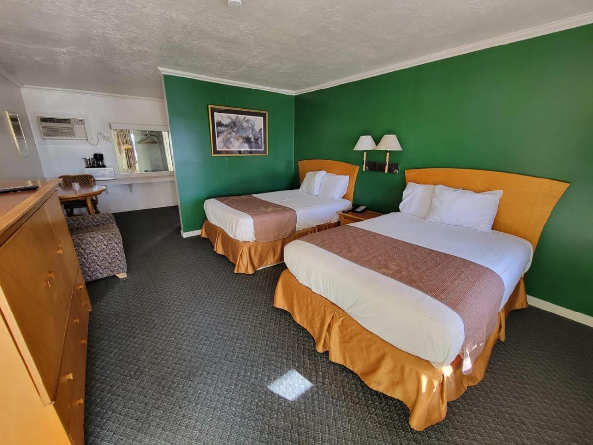 Emerald & Lounge Motel 3*
