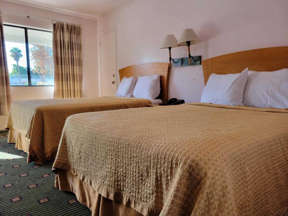 Emerald & Lounge Motel 3*