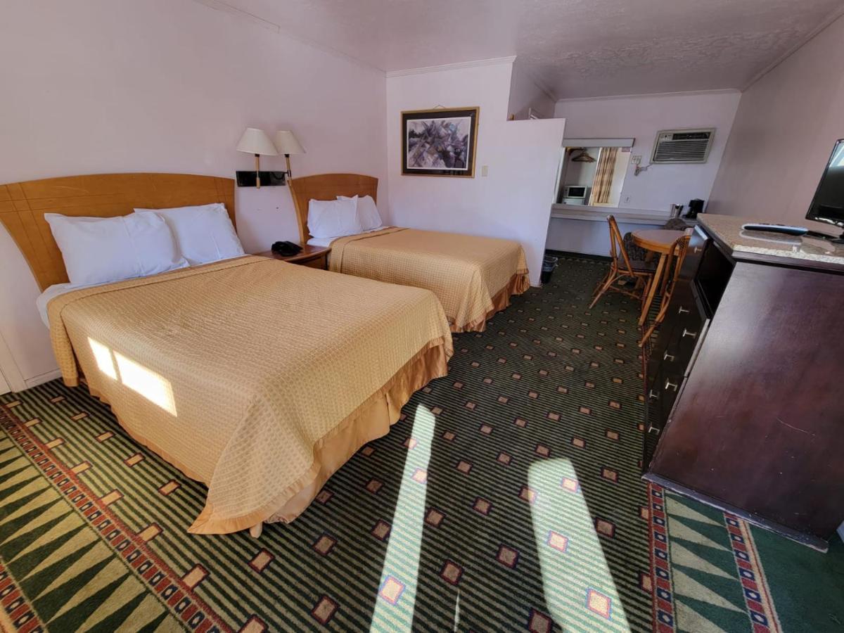 Motel Emerald & Lounge